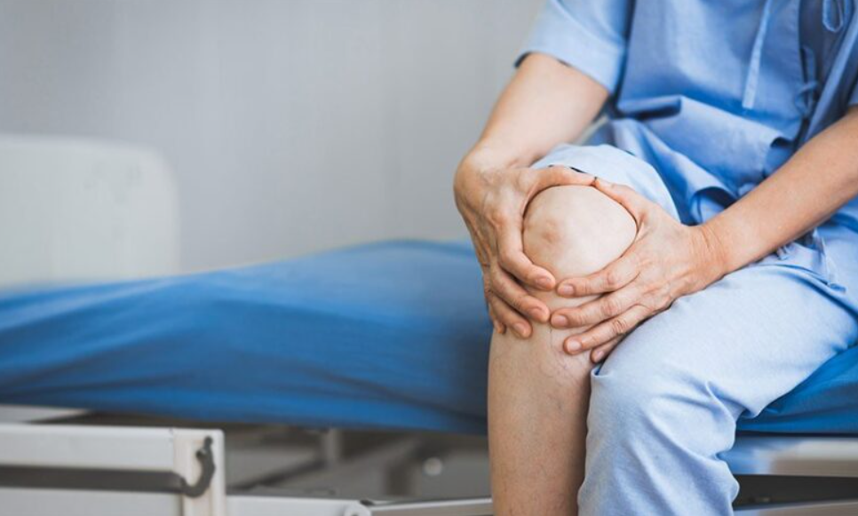 Knee Replacement Surgery: Process, Risks and Recovery